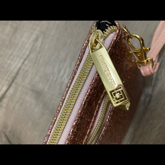 Liz Claiborne Wristlet - Picture 4 of 4